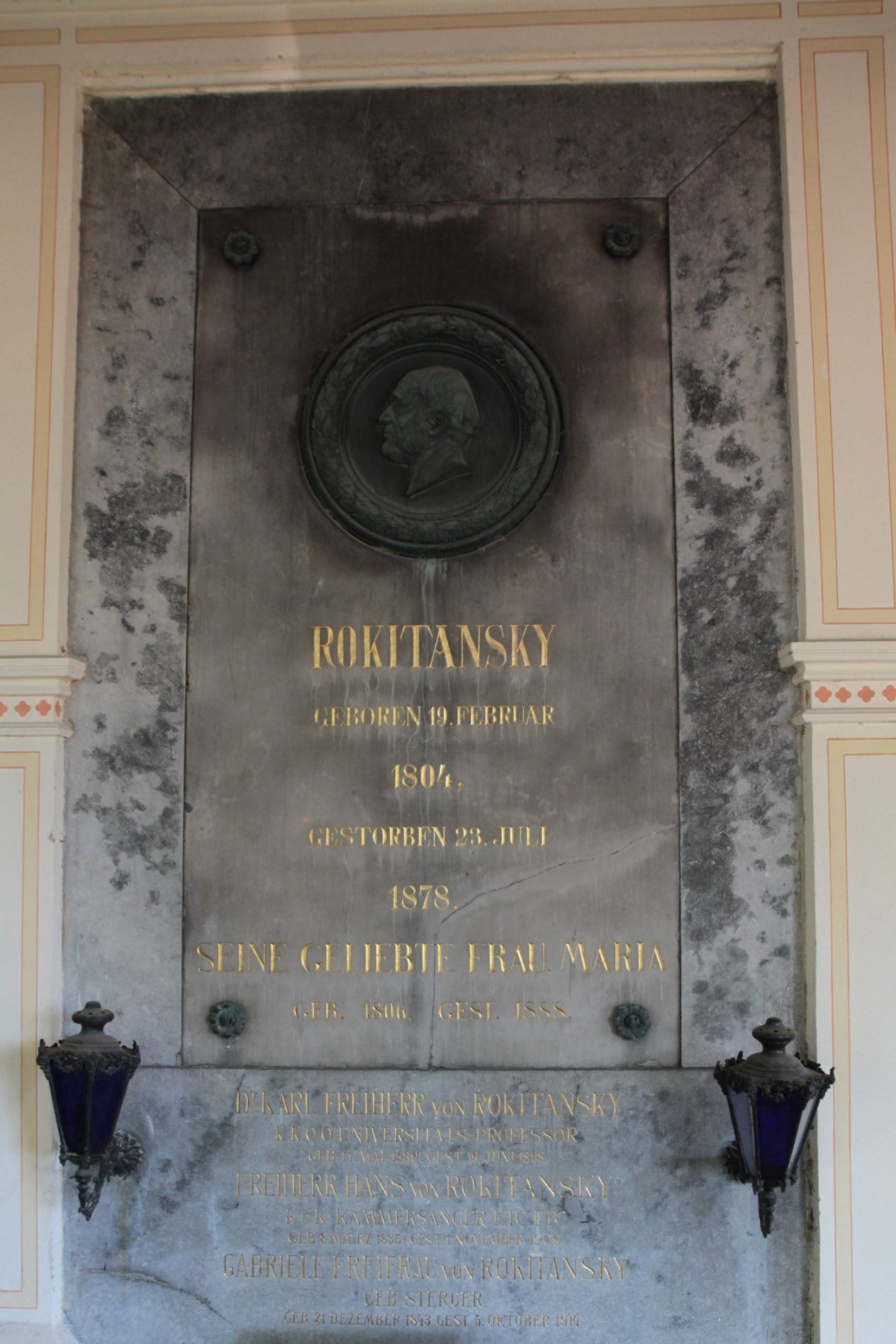 Carl von Rokitansky's tomb, Vienna - 03.JPG